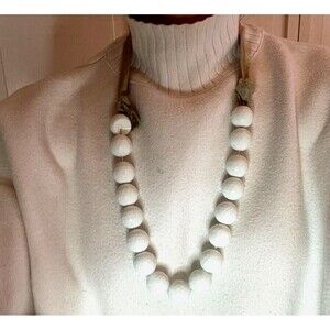 Vera Wang Runaway piece. White Bead Necklace 14" With Extension